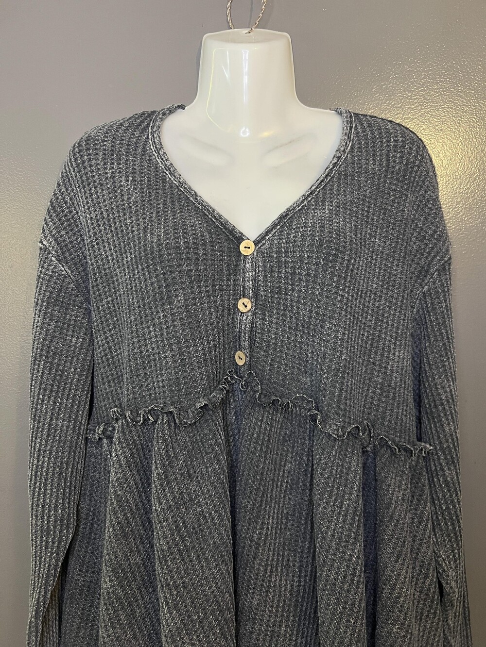 Blue Buttercup Tunic Top Womens Large Gray Waffle Knit Button Front Ruffle